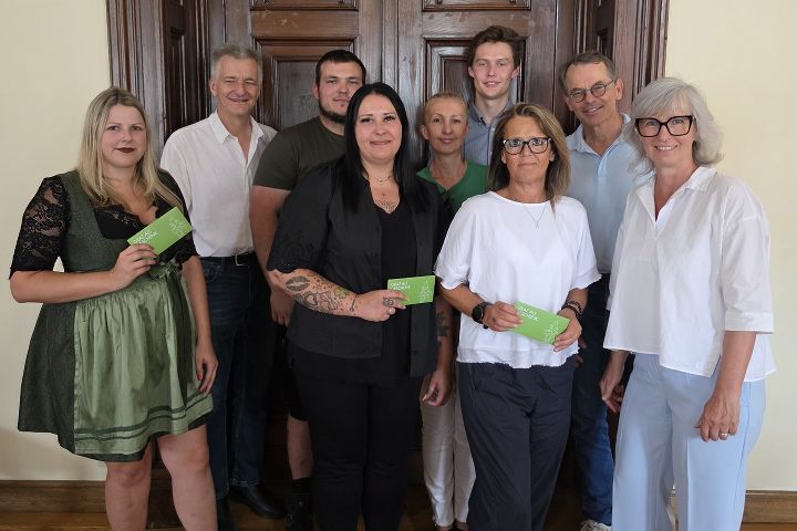 Gruppenfoto: erfolgreiche Abschlüsse